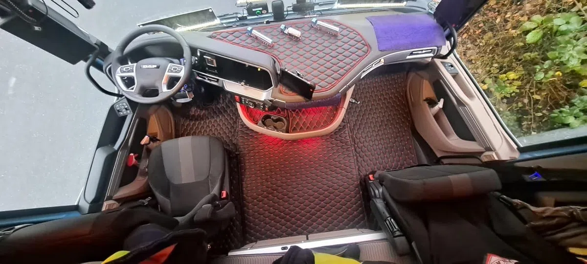 Tappetini per camion compatibili con DAF XG 2022+ tappetino (materiale grigio, fili neri)