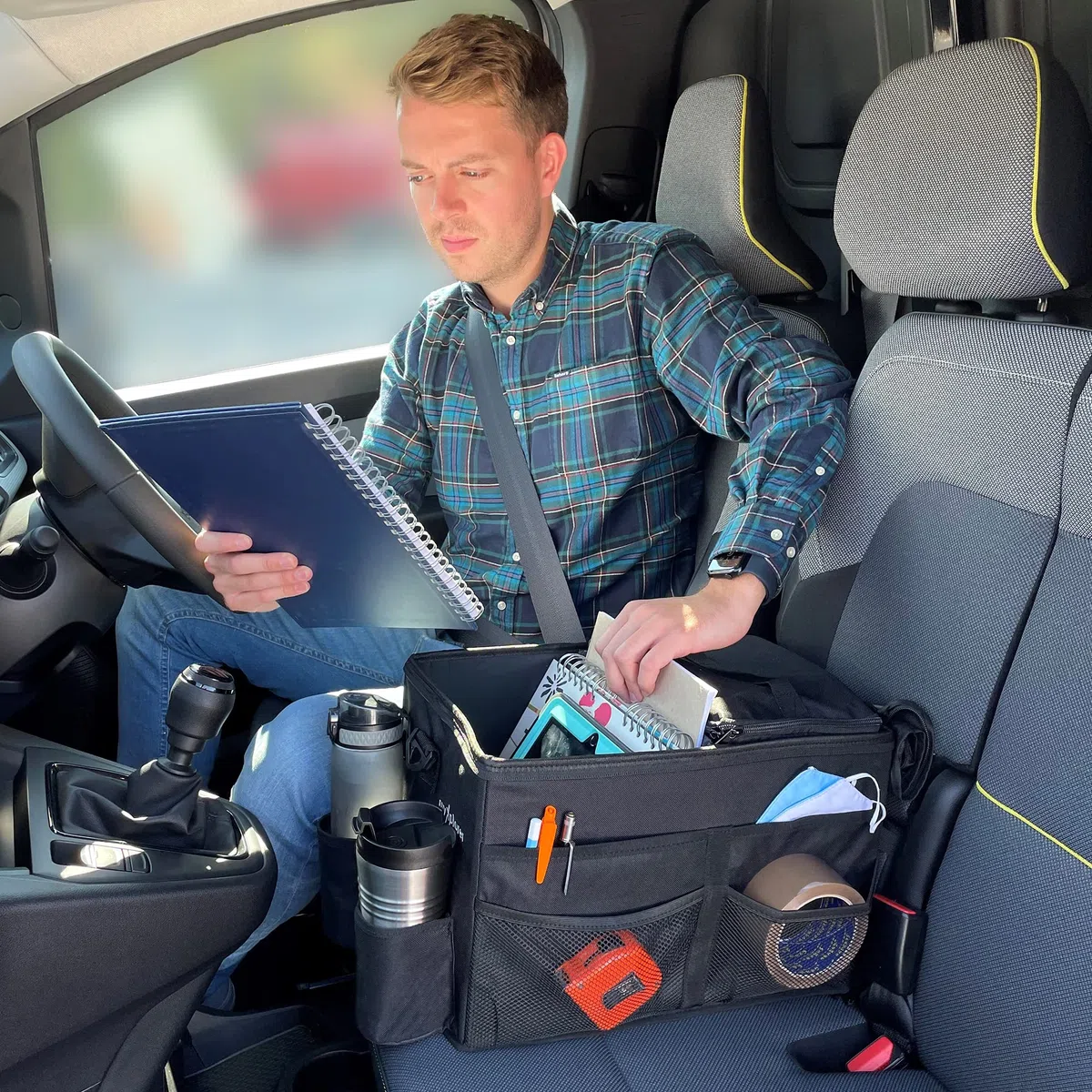 Organizzatore per sedile anteriore per furgone e auto con sacchetto termico, vano portaoggetti multi-scomparto, cinghia di trasporto imbottita, clip antiscivolo, 26 L (nero)