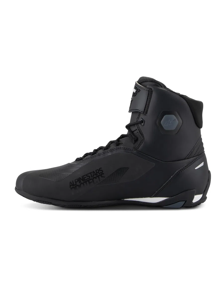 Alpinestars Scarpe da moto Faster-4, leggere e traspiranti, costruzione a maglia senza cuciture e protezione avanzata, Nero/Bianco