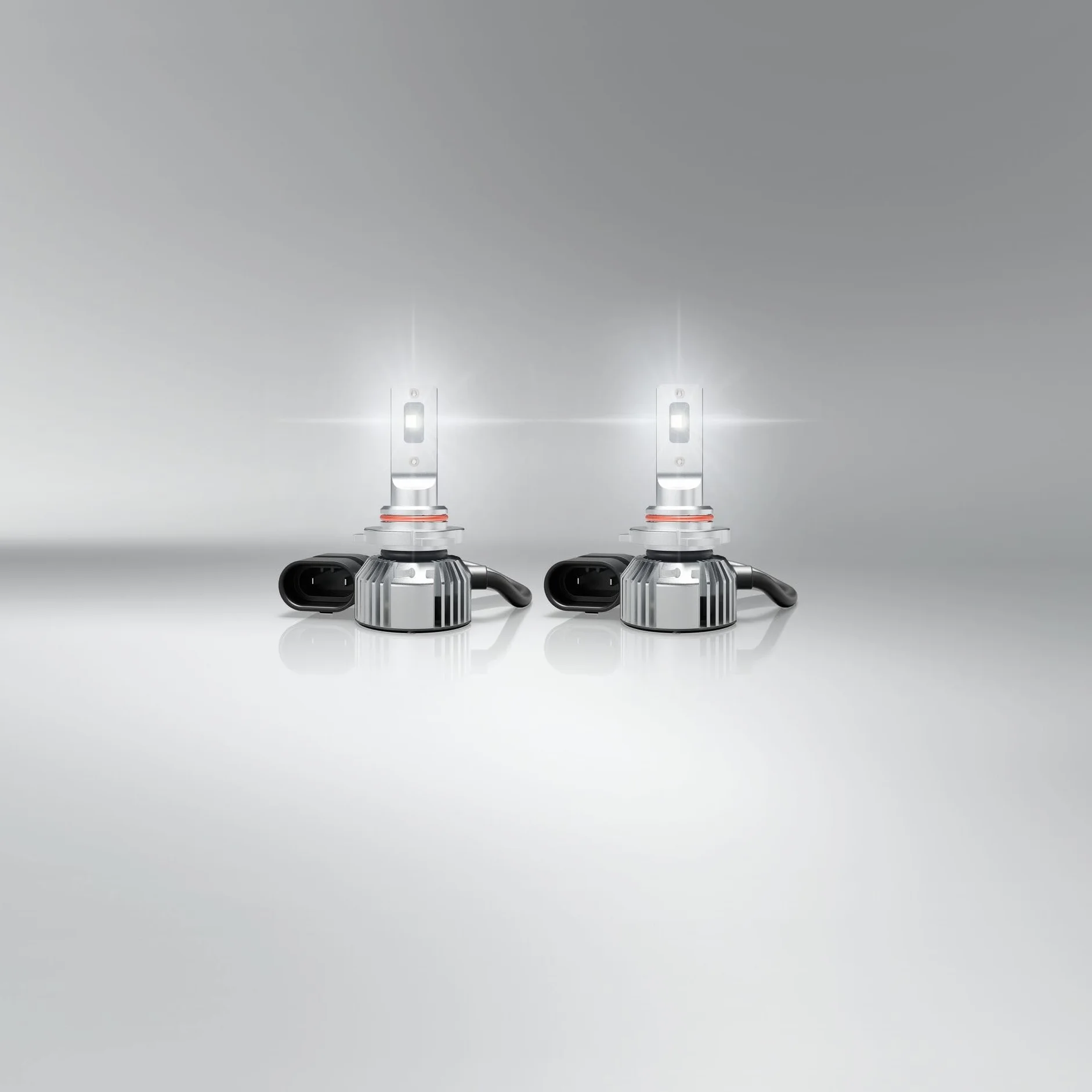 OSRAM NIGHT BREAKER LED SMART HB3; 6000K, fari abbaglianti e anabbaglianti a LED con omologazione stradale; 12V