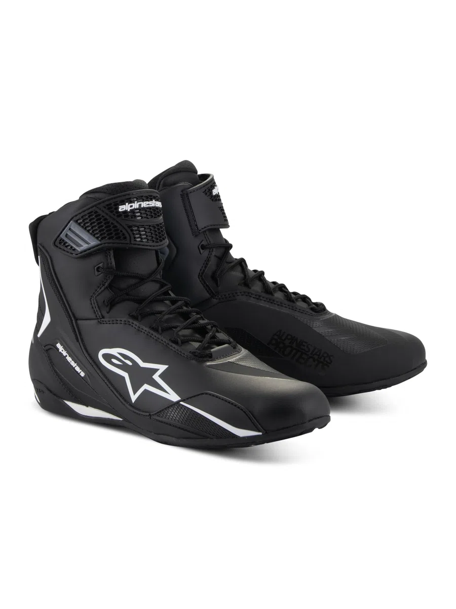 Alpinestars Scarpe da moto Faster-4, leggere e traspiranti, costruzione a maglia senza cuciture e protezione avanzata, Nero/Bianco