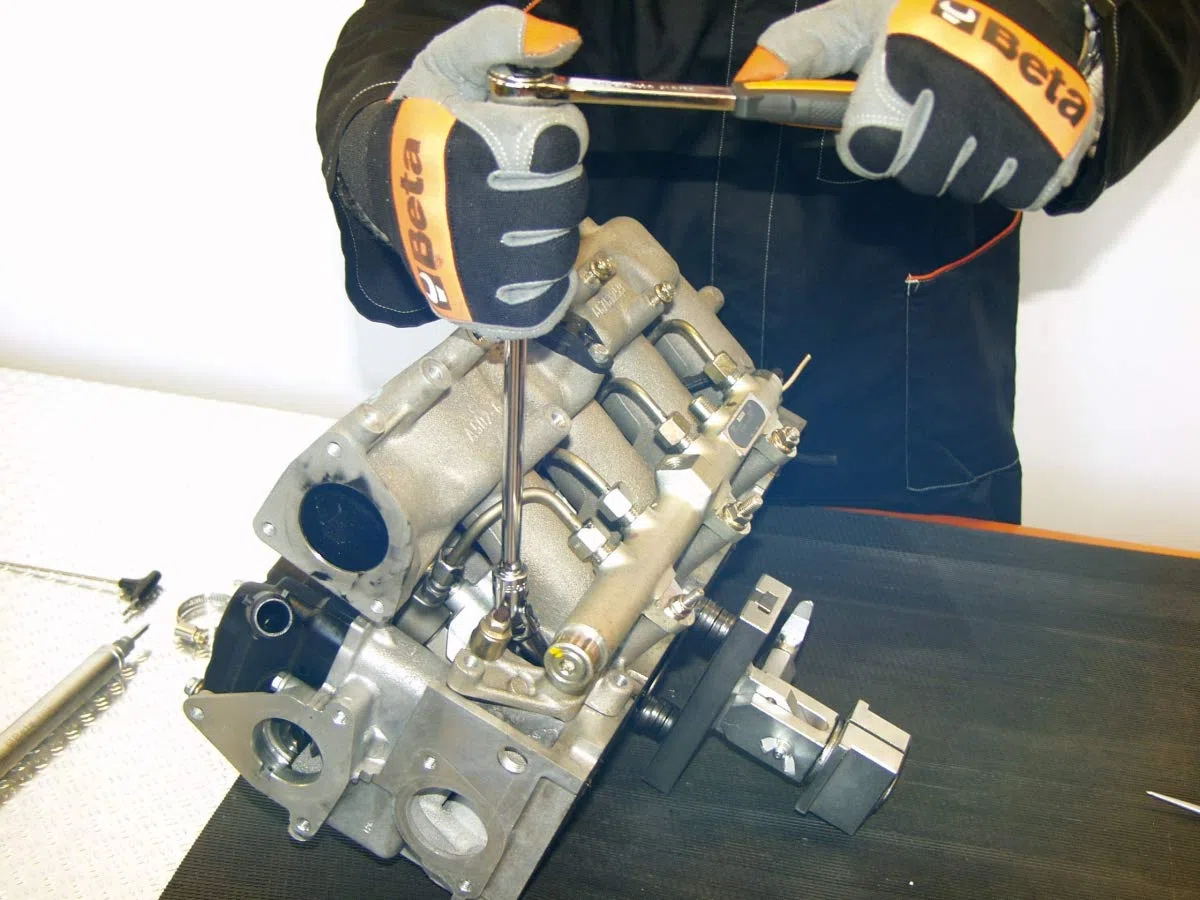 BETA - 960SN 11 - Chiavi 11mm per candelette di preriscaldamento Motori Diesel, Chiave snodata per Candele Professionale per Manutenzione Motori Diesel