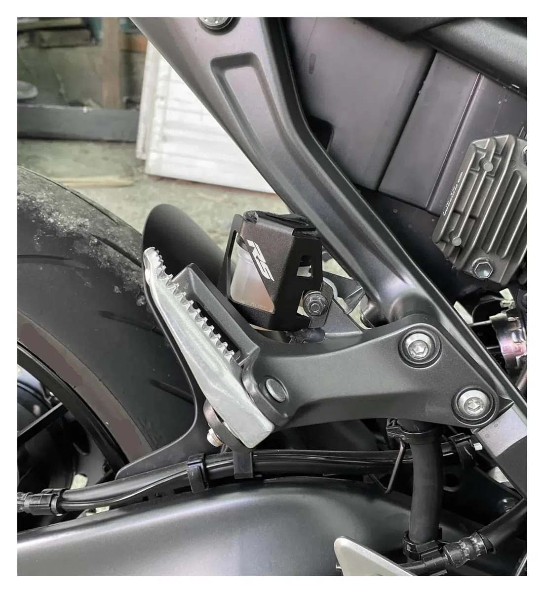 Compatibile con Aprilia RS660 RS457 RS 660 Rs 457 2024 Accessori CNC Serbatoio Liquido Freno Posteriore Moto Serbatoio Coperchio Protettivo (Nologo-Nero)